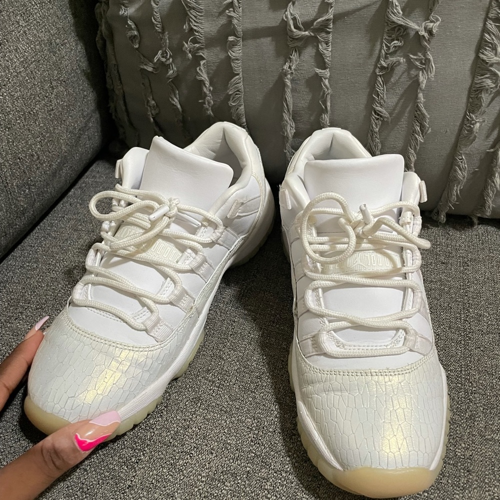 Retro Jordan 11 low top